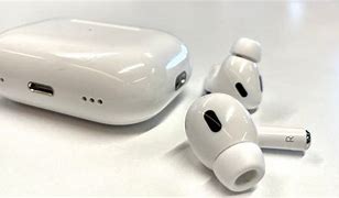 Q2 airpods White, second generation